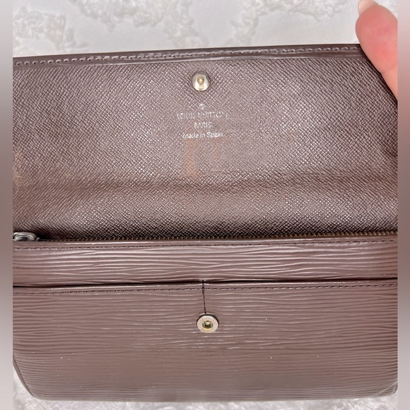 LOUIS VUITTON • EPI LEATHER • SARAH WALLET - Picture 6 of 10